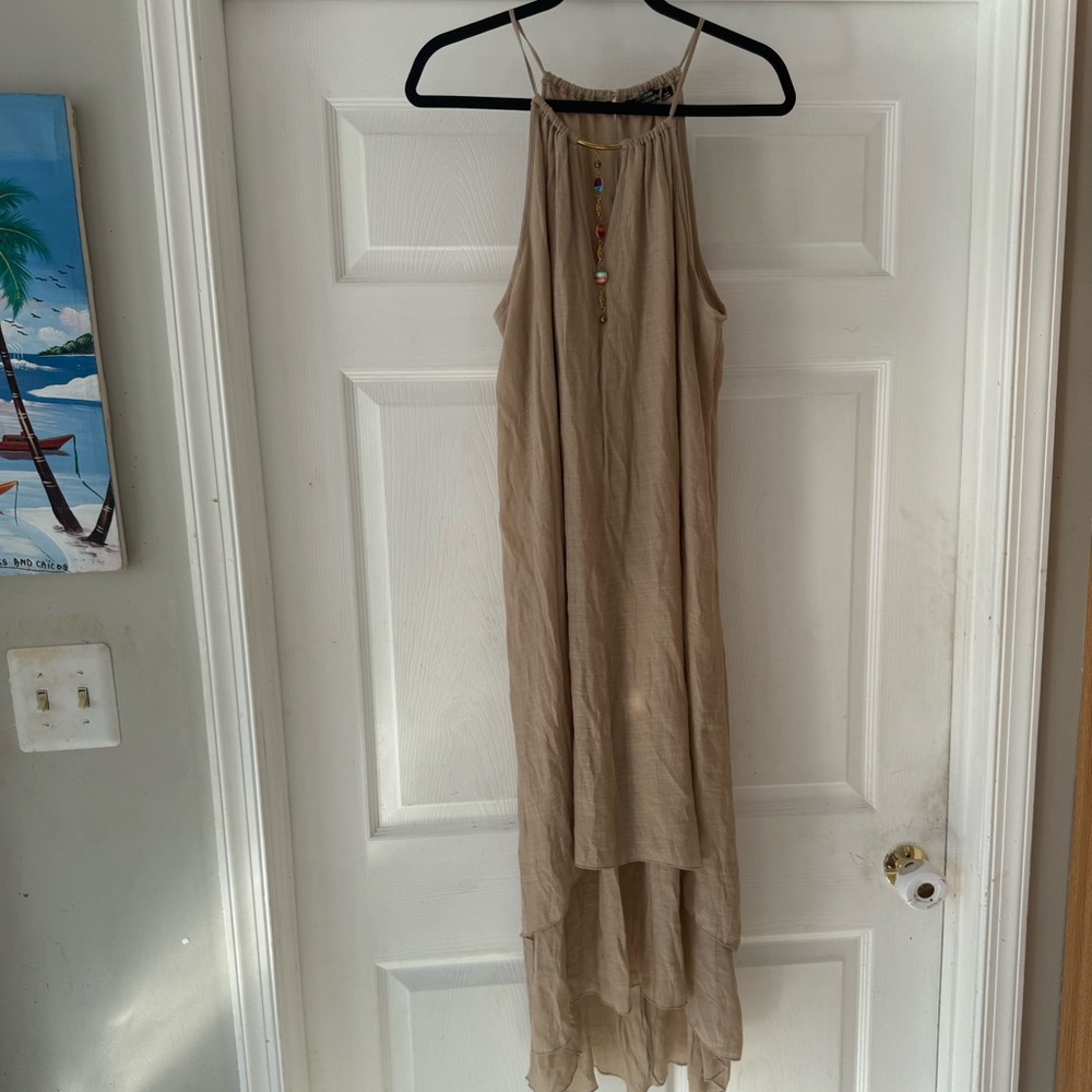Mlle Gabrielle Beige Maxi Dress size large see video! 💛🩵